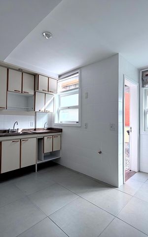 Casa de condomínio à venda com 220m², 3 quartos e 2 vagas Casa de condomínio à venda com 220m², 3 quartos e 2 vagasCozinha