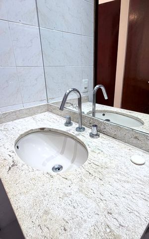 Casa de condomínio à venda com 220m², 3 quartos e 2 vagas Casa de condomínio à venda com 220m², 3 quartos e 2 vagasBanheiro da Suíte 2