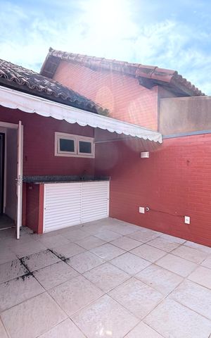 Casa de condomínio à venda com 220m², 3 quartos e 2 vagas Casa de condomínio à venda com 220m², 3 quartos e 2 vagasVaranda