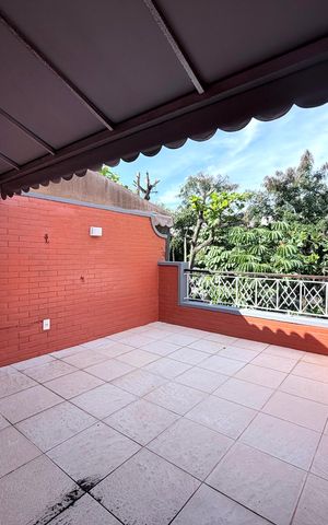 Casa de condomínio à venda com 220m², 3 quartos e 2 vagas Casa de condomínio à venda com 220m², 3 quartos e 2 vagasVaranda