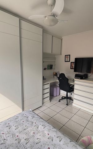 Casa à venda com 300m², 5 quartos e 5 vagas Casa à venda com 300m², 5 quartos e 5 vagasQuarto 1