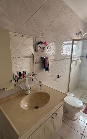 Casa à venda com 300m², 5 quartos e 5 vagas Casa à venda com 300m², 5 quartos e 5 vagasBanheiro 3