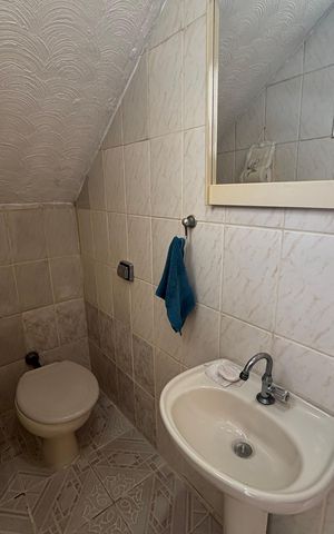 Casa à venda com 300m², 5 quartos e 5 vagas Casa à venda com 300m², 5 quartos e 5 vagasBanheiro 2
