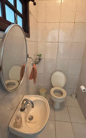 Casa à venda com 300m², 5 quartos e 5 vagas Casa à venda com 300m², 5 quartos e 5 vagasBanheiro 6