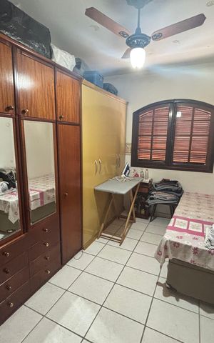 Casa à venda com 300m², 5 quartos e 5 vagas Casa à venda com 300m², 5 quartos e 5 vagasQuarto 4