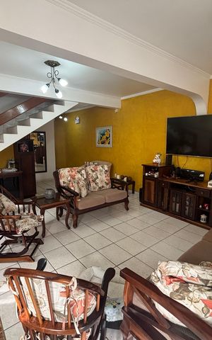 Casa à venda com 300m², 5 quartos e 5 vagas Casa à venda com 300m², 5 quartos e 5 vagasSala