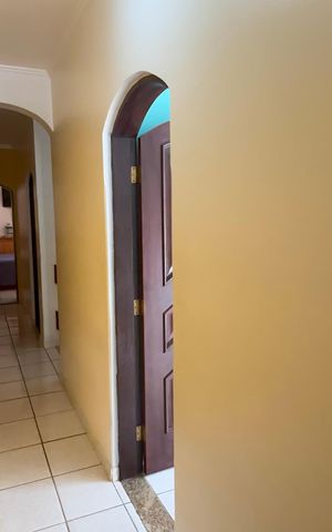 Casa à venda com 300m², 5 quartos e 5 vagas Casa à venda com 300m², 5 quartos e 5 vagasCorredor