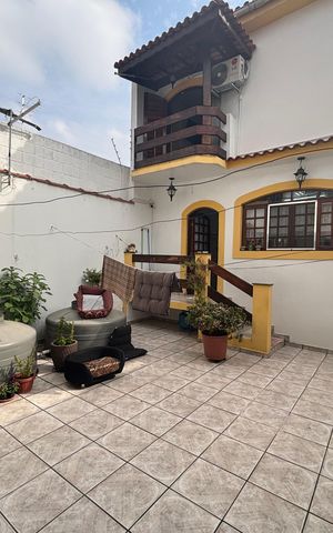 Casa à venda com 300m², 5 quartos e 5 vagas Casa à venda com 300m², 5 quartos e 5 vagasQuintal