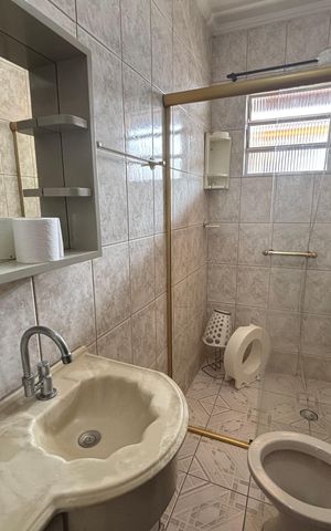 Casa à venda com 300m², 5 quartos e 5 vagas Casa à venda com 300m², 5 quartos e 5 vagasBanheiro 6
