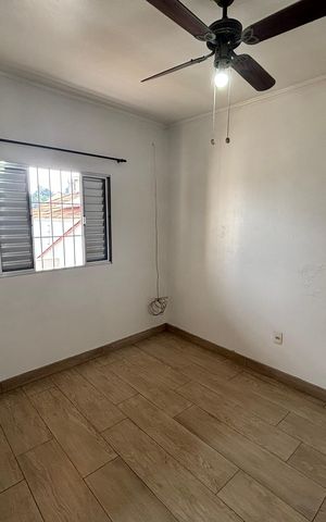 Casa à venda com 300m², 5 quartos e 5 vagas Casa à venda com 300m², 5 quartos e 5 vagasQuarto 6