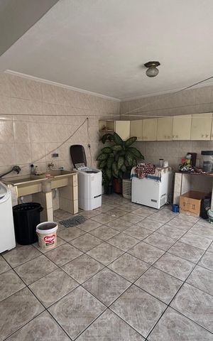 Casa à venda com 300m², 5 quartos e 5 vagas Casa à venda com 300m², 5 quartos e 5 vagasÁrea de serviço