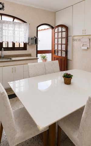 Casa à venda com 300m², 5 quartos e 5 vagas Casa à venda com 300m², 5 quartos e 5 vagasCozinha - Armários
