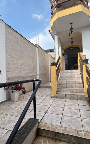 Casa à venda com 300m², 5 quartos e 5 vagas Casa à venda com 300m², 5 quartos e 5 vagasQuintal
