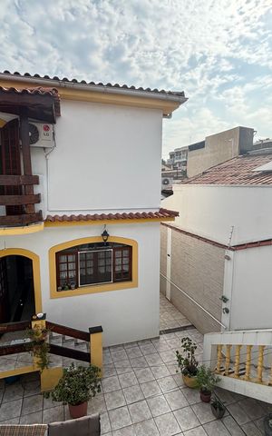 Casa à venda com 300m², 5 quartos e 5 vagas Casa à venda com 300m², 5 quartos e 5 vagasQuintal