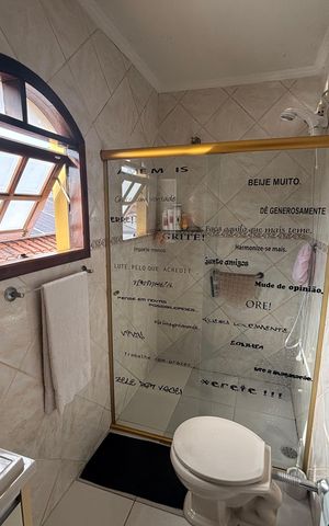 Casa à venda com 300m², 5 quartos e 5 vagas Casa à venda com 300m², 5 quartos e 5 vagasBanheiro 4