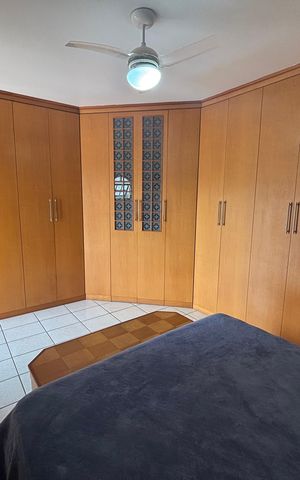 Casa à venda com 300m², 5 quartos e 5 vagas Casa à venda com 300m², 5 quartos e 5 vagasQuarto 5