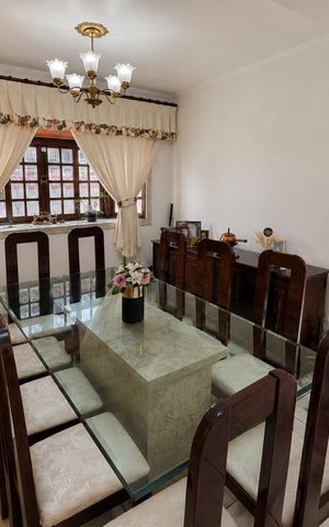 Casa à venda com 300m², 5 quartos e 5 vagas Casa à venda com 300m², 5 quartos e 5 vagasSala de jantar