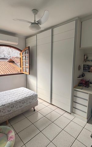 Casa à venda com 300m², 5 quartos e 5 vagas Casa à venda com 300m², 5 quartos e 5 vagasQuarto 1