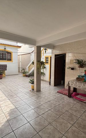 Casa à venda com 300m², 5 quartos e 5 vagas Casa à venda com 300m², 5 quartos e 5 vagasQuintal