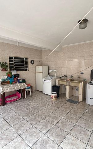 Casa à venda com 300m², 5 quartos e 5 vagas Casa à venda com 300m², 5 quartos e 5 vagasÁrea de serviço