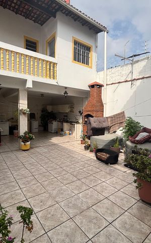 Casa à venda com 300m², 5 quartos e 5 vagas Casa à venda com 300m², 5 quartos e 5 vagasQuintal