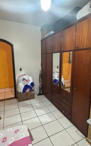 Casa à venda com 300m², 5 quartos e 5 vagas Casa à venda com 300m², 5 quartos e 5 vagasQuarto 4