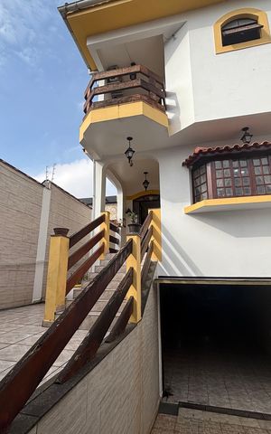 Casa à venda com 300m², 5 quartos e 5 vagas Casa à venda com 300m², 5 quartos e 5 vagasQuintal