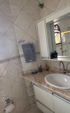 Casa à venda com 300m², 5 quartos e 5 vagas Casa à venda com 300m², 5 quartos e 5 vagasBanheiro 5