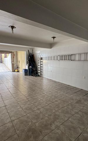 Casa à venda com 300m², 5 quartos e 5 vagas Casa à venda com 300m², 5 quartos e 5 vagasGaragem