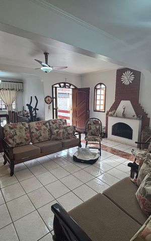 Casa à venda com 300m², 5 quartos e 5 vagas Casa à venda com 300m², 5 quartos e 5 vagasSala