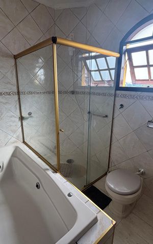Casa à venda com 300m², 5 quartos e 5 vagas Casa à venda com 300m², 5 quartos e 5 vagasBanheiro 5