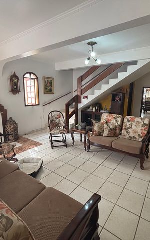 Casa à venda com 300m², 5 quartos e 5 vagas Casa à venda com 300m², 5 quartos e 5 vagasSala