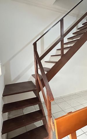 Casa à venda com 191m², 5 quartos e sem vagaEscada