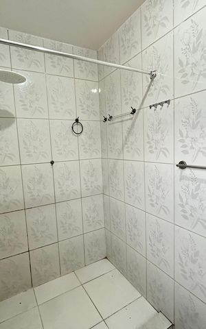 Casa à venda com 191m², 5 quartos e sem vagaBanheiro 2