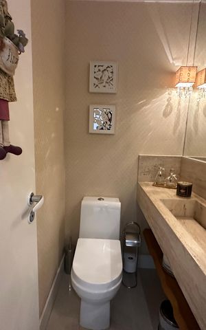 Apartamento à venda com 158m², 3 quartos e 3 vagas Apartamento à venda com 158m², 3 quartos e 3 vagasLavabo