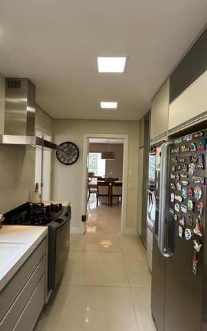 Apartamento à venda com 158m², 3 quartos e 3 vagas Apartamento à venda com 158m², 3 quartos e 3 vagasCozinha