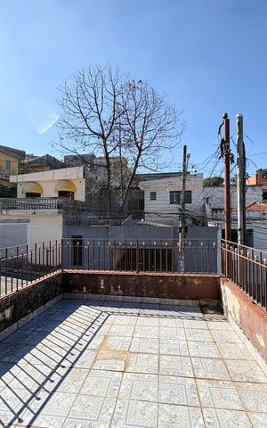 Casa à venda com 200m², 4 quartos e 2 vagas Casa à venda com 200m², 4 quartos e 2 vagasQuintal - Casa 1