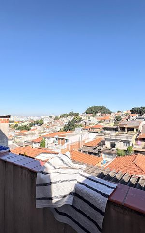 Casa à venda com 200m², 4 quartos e 2 vagas Casa à venda com 200m², 4 quartos e 2 vagasÁrea de serviço- Casa 1