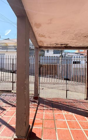 Casa à venda com 200m², 4 quartos e 2 vagas Casa à venda com 200m², 4 quartos e 2 vagasGaragem - Casa 1