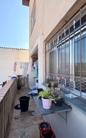 Casa à venda com 200m², 4 quartos e 2 vagas Casa à venda com 200m², 4 quartos e 2 vagasÁrea de serviço- Casa 1