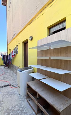 Casa à venda com 200m², 4 quartos e 2 vagas Casa à venda com 200m², 4 quartos e 2 vagasÁrea de serviço - Casa 3