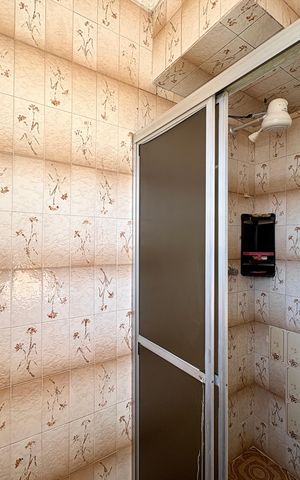 Casa à venda com 200m², 4 quartos e 2 vagas Casa à venda com 200m², 4 quartos e 2 vagasBanheiro 1 - Casa 1