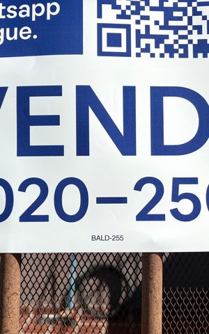 Casa à venda com 200m², 4 quartos e 2 vagas Casa à venda com 200m², 4 quartos e 2 vagasPlaca