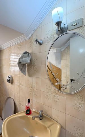 Casa à venda com 200m², 4 quartos e 2 vagas Casa à venda com 200m², 4 quartos e 2 vagasLavabo - Casa 1