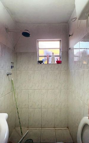 Casa à venda com 200m², 4 quartos e 2 vagas Casa à venda com 200m², 4 quartos e 2 vagasBanheiro - Casa 3