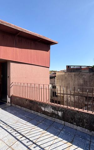 Casa à venda com 200m², 4 quartos e 2 vagas Casa à venda com 200m², 4 quartos e 2 vagasQuintal - Casa 1