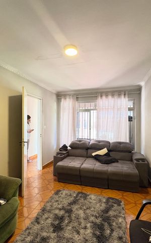 Casa à venda com 200m², 4 quartos e 2 vagas Casa à venda com 200m², 4 quartos e 2 vagasSala - Casa 1