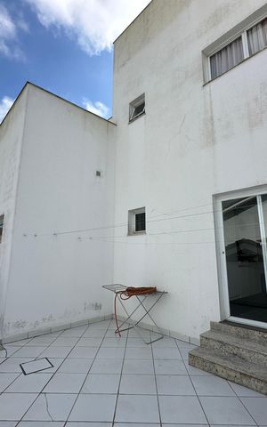 Casa de condomínio à venda com 936m², 4 quartos e 8 vagas Casa de condomínio à venda com 936m², 4 quartos e 8 vagasQuintal