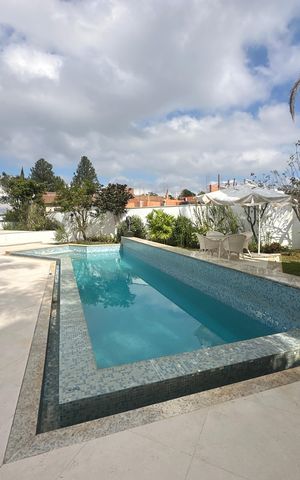 Casa de condomínio à venda com 936m², 4 quartos e 8 vagas Casa de condomínio à venda com 936m², 4 quartos e 8 vagasPiscina