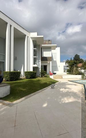 Casa de condomínio à venda com 936m², 4 quartos e 8 vagas Casa de condomínio à venda com 936m², 4 quartos e 8 vagasPiscina